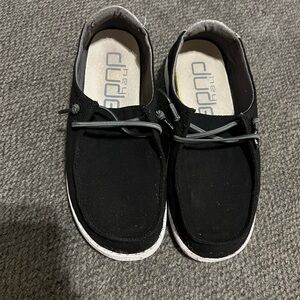 Girls Youth size 3 Hey Dude shoes